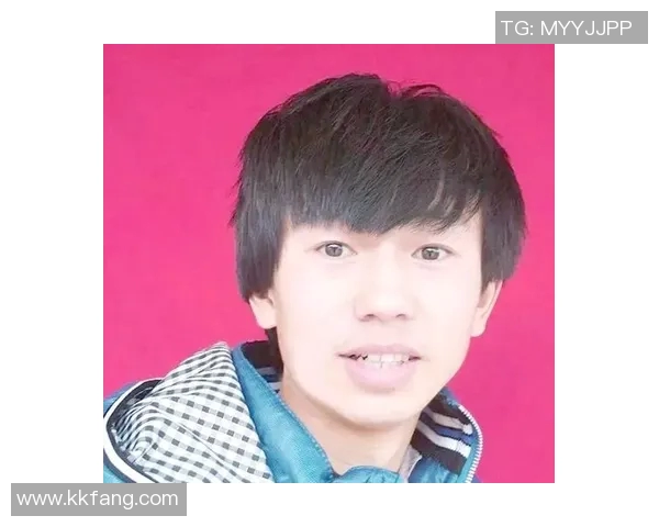 高峰：从草根到巅峰，见证中国足球传奇球员的成长与奋斗